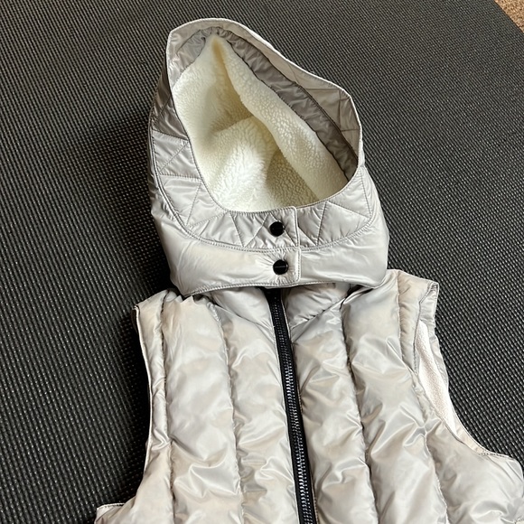 Brand new Girls’ Burberry Vest with detachable hood - Picture 11 of 11